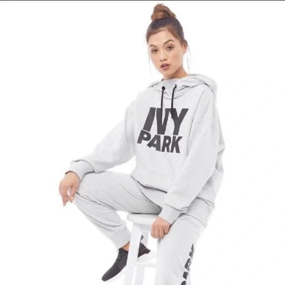 IVY PARK Tops - Ivy Park Oversized Hooded Sweatshirt - Sz M
